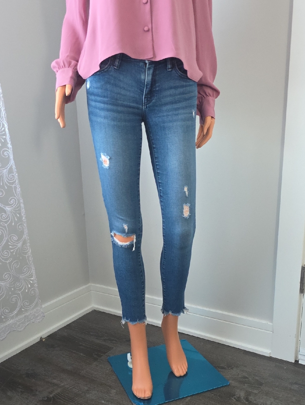 Women’s Mid-Blue Distressed Skinny Jeans